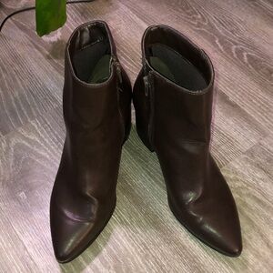 Pointed Toe Side-Zip Ankle Boots in Brown